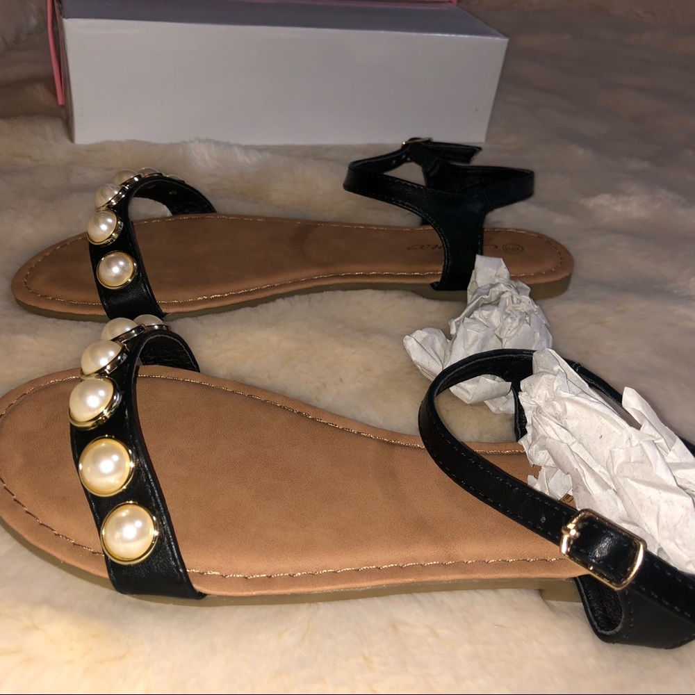 *NEW* Gold Pearl Black Strappy Sandals - Picture 5 of 8